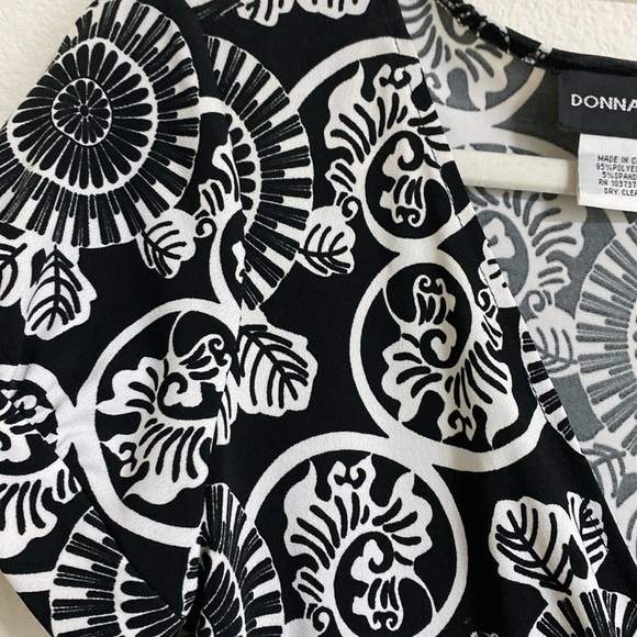 $129 NEW! DONNA MORGAN Faux Wrap Dress in black and White Size 6 - Picture 3 of 6